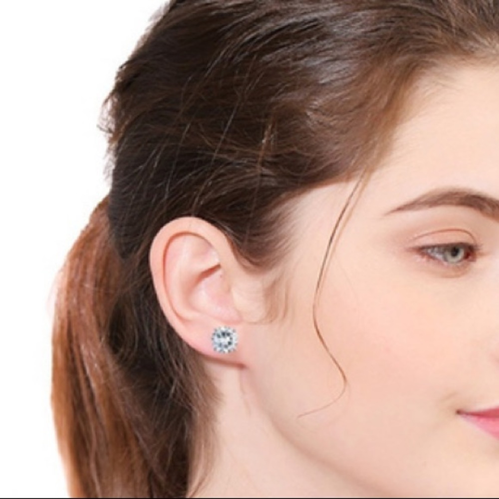 Silvertone stud earring - Picture 2 of 5